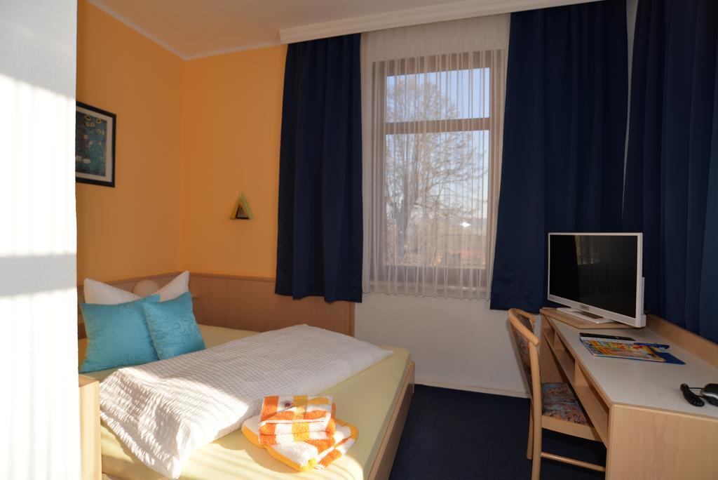 Hotel Am Hohen Schwarm Saalfeld Saale 외부 사진